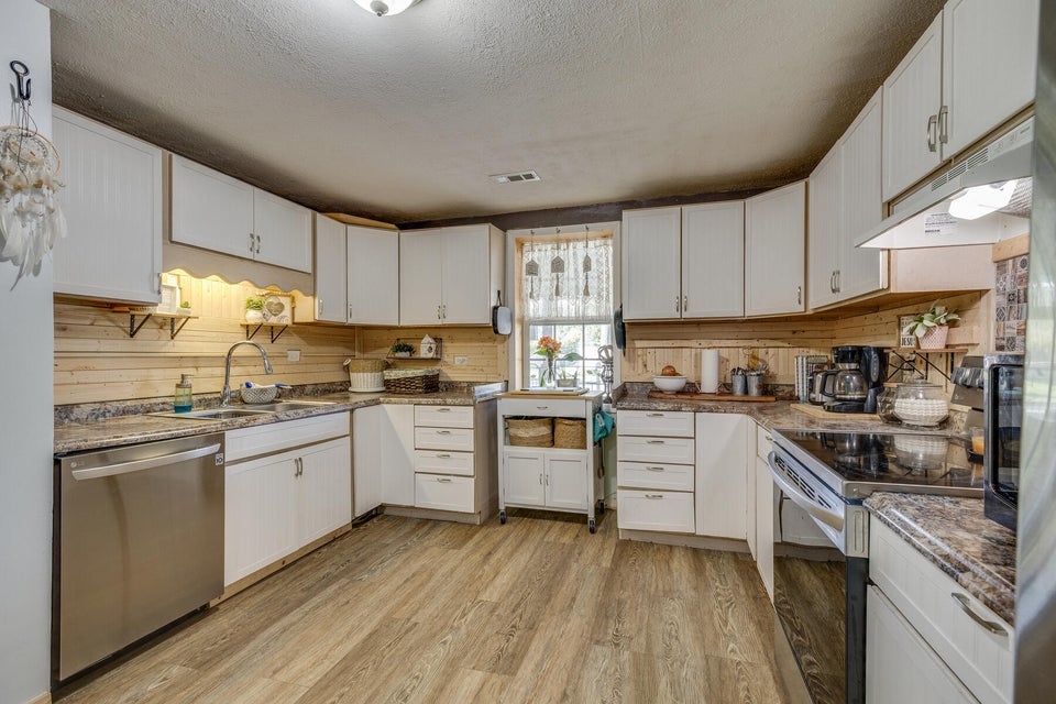 Photo #10: 118 Rock Springs Drive