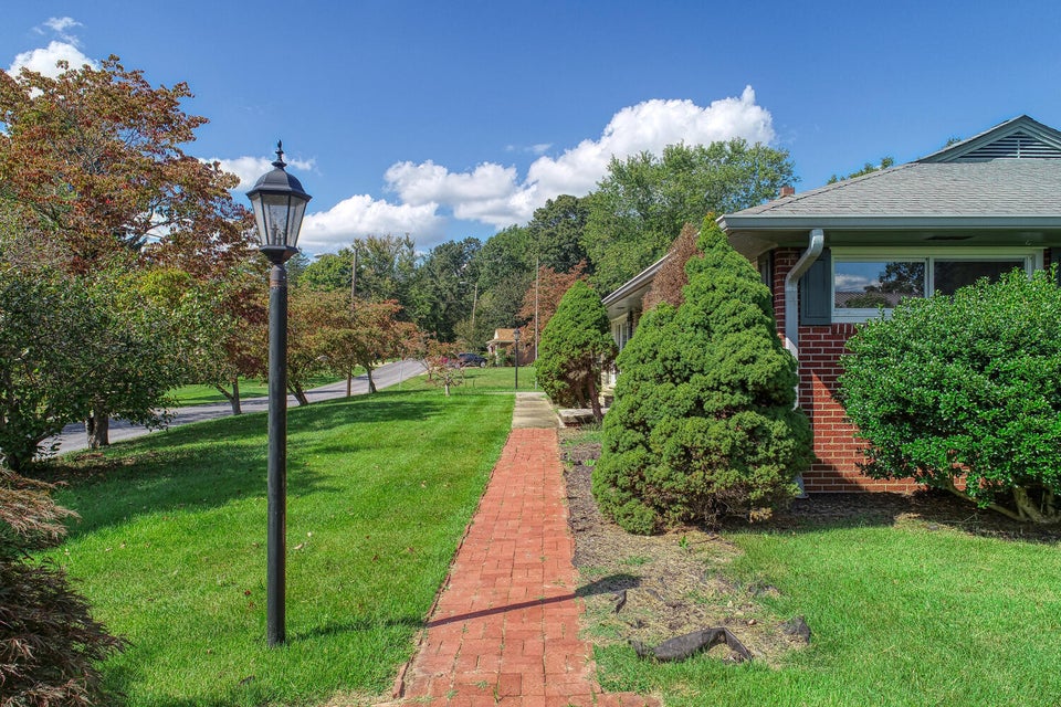 Photo #3: 220 Maple Avenue