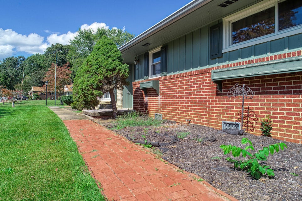 Photo #6: 220 Maple Avenue