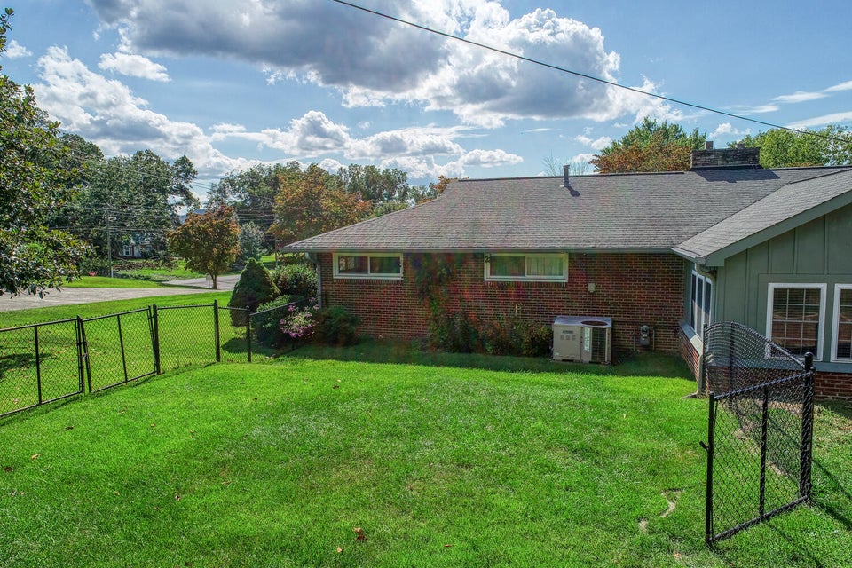 Photo #27: 220 Maple Avenue