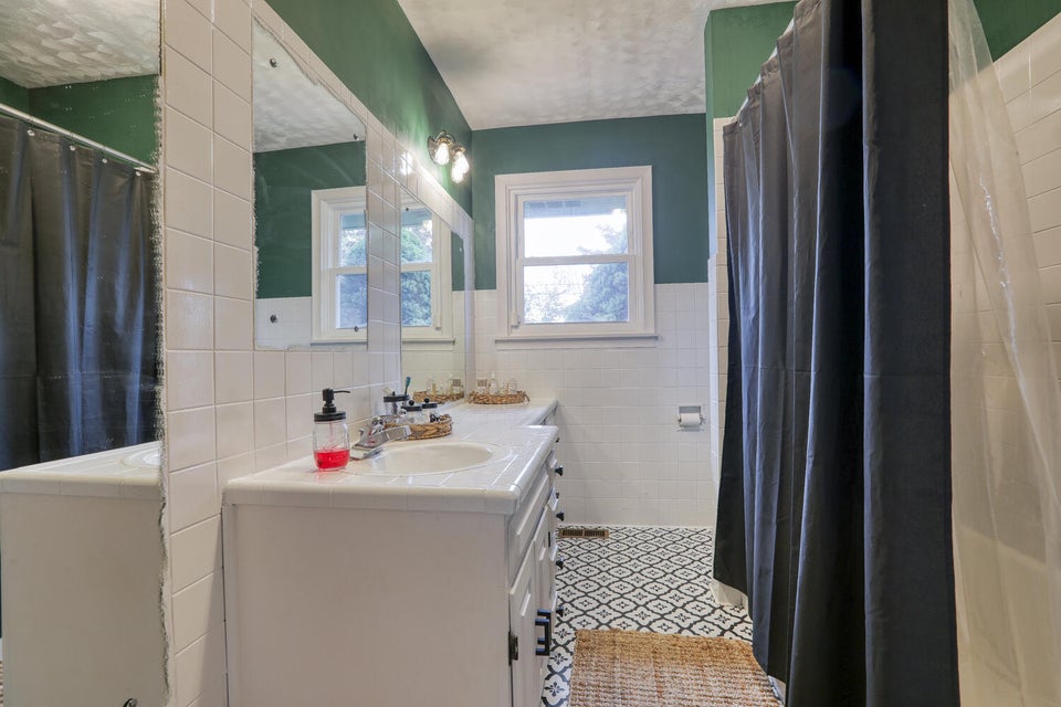 Photo #86: 220 Maple Avenue