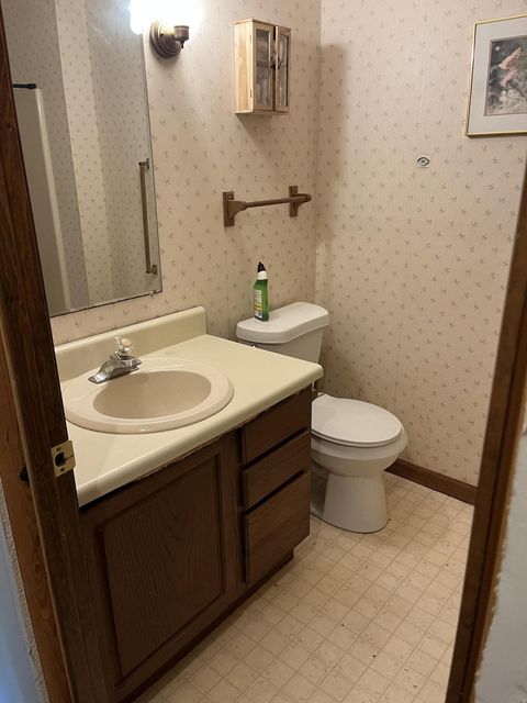Photo #8: 140 Lakeview Drive