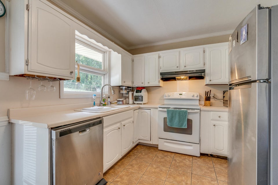 Photo #8: 909 Quillen Street