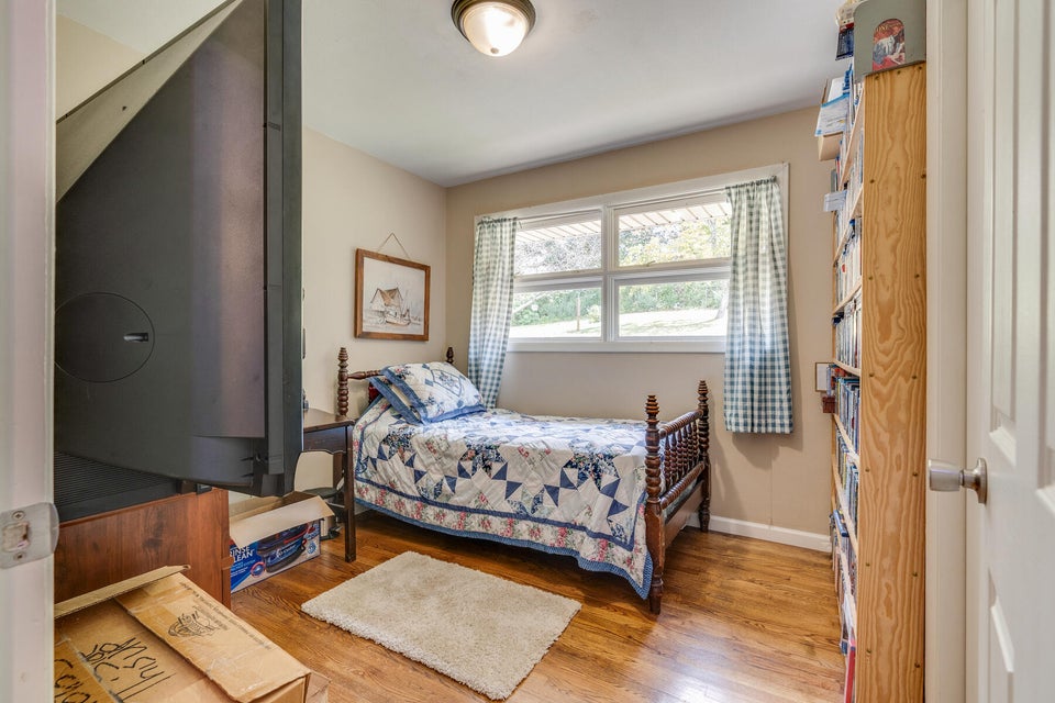 Photo #16: 909 Quillen Street