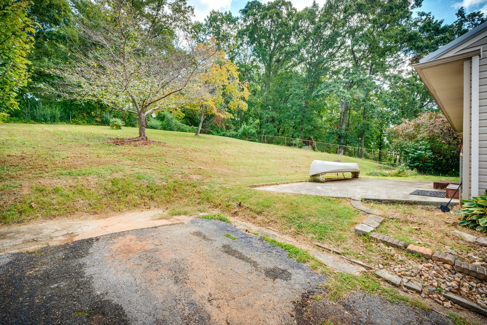 Photo #22: 909 Quillen Street