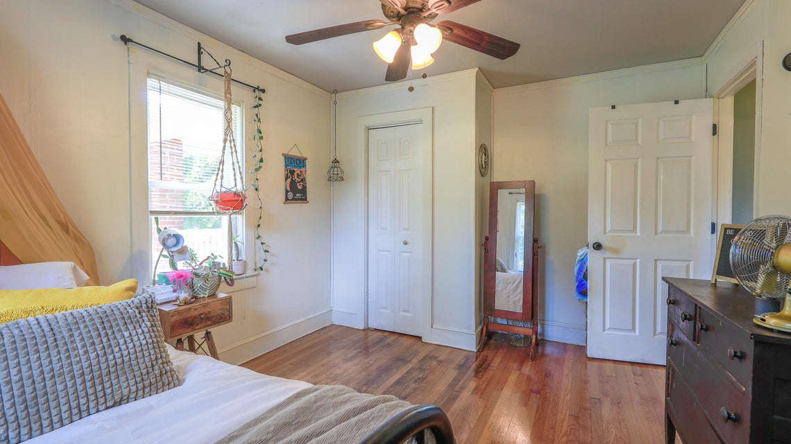 Photo #25: 218 Messick Avenue