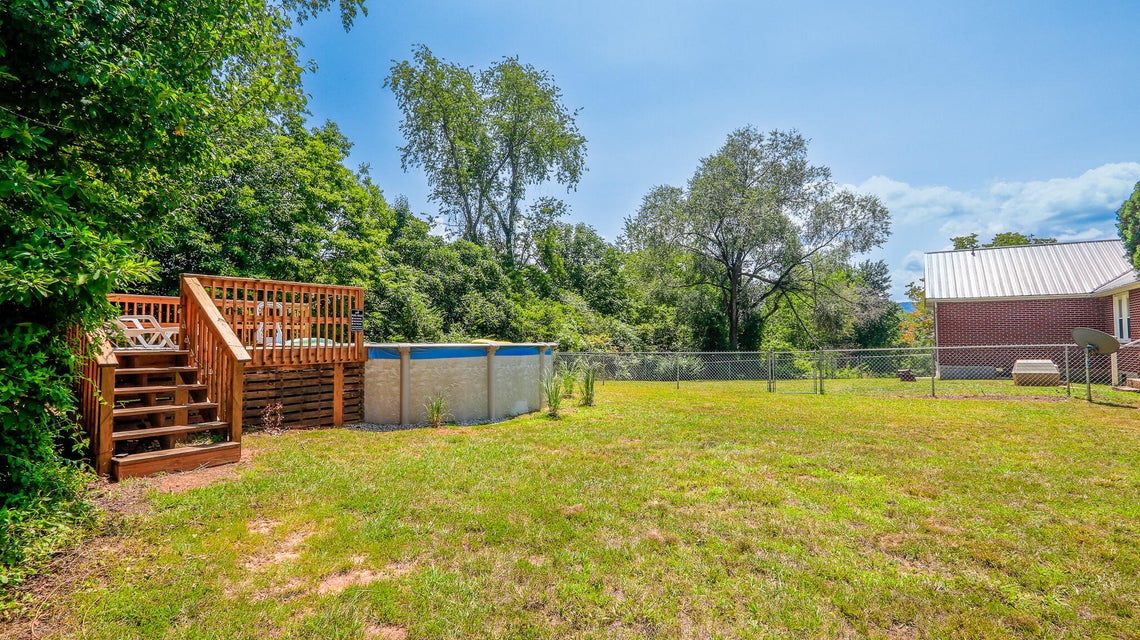 Photo #34: 218 Messick Avenue