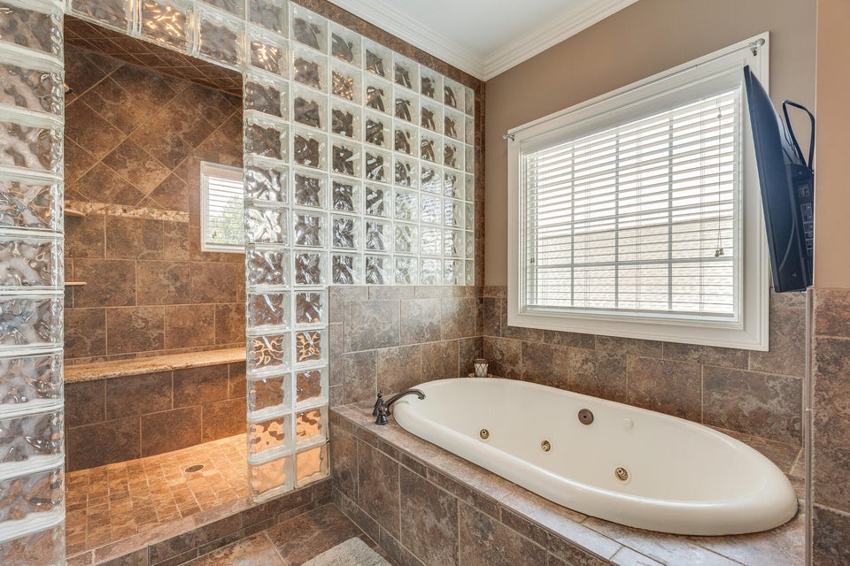 Photo #33: 301 Sunset Ridge Court