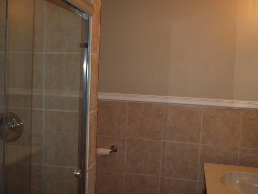 Photo #6: 624 Colonial Road Road