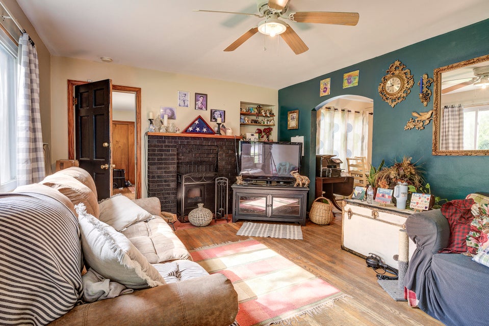 Photo #3: 733 Maple Avenue