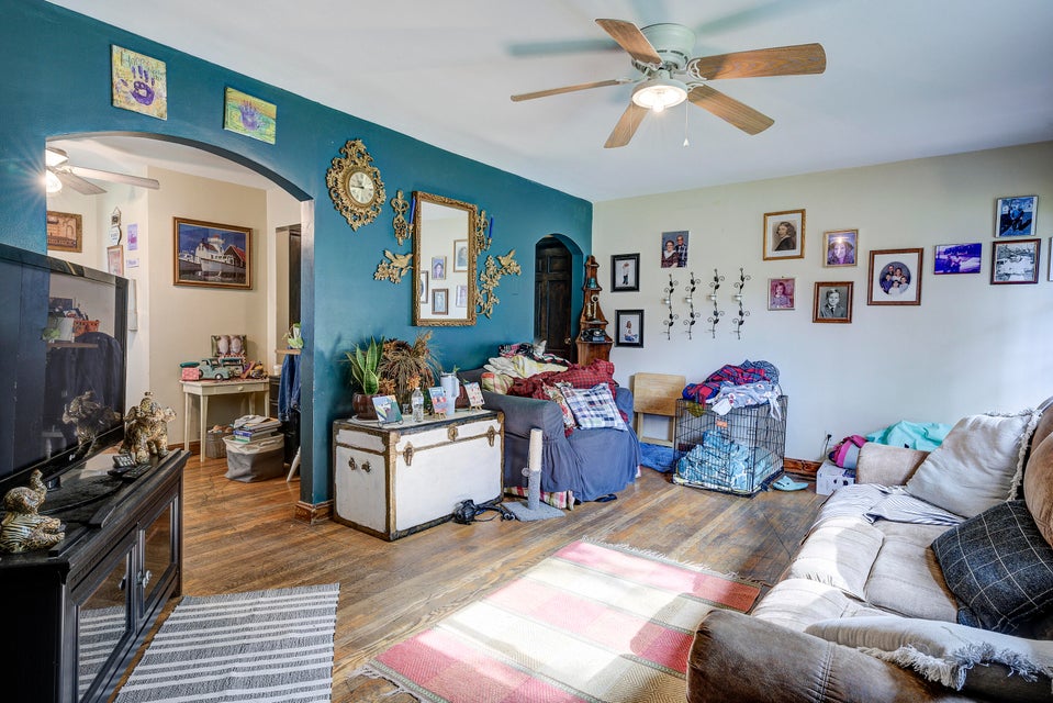 Photo #4: 733 Maple Avenue