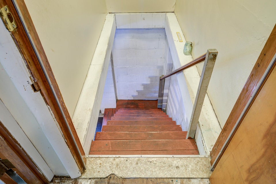 Photo #16: 733 Maple Avenue