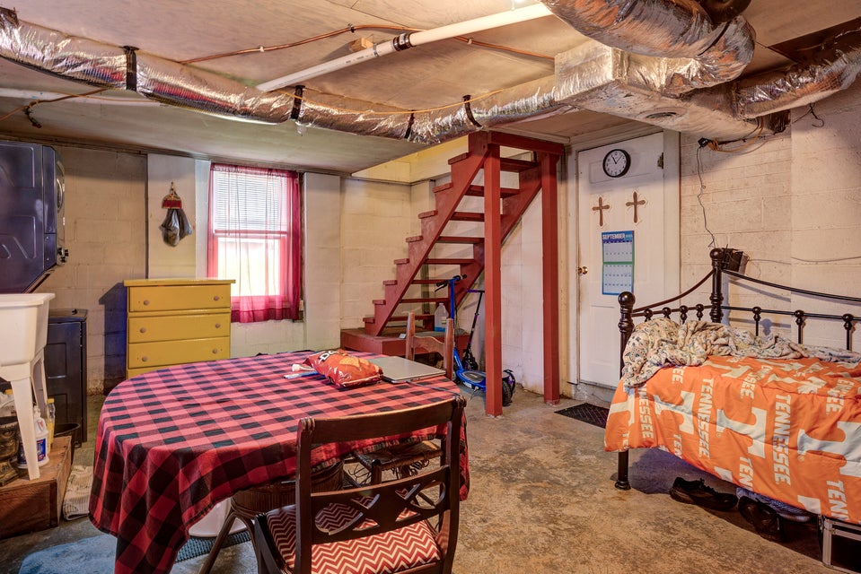 Photo #18: 733 Maple Avenue