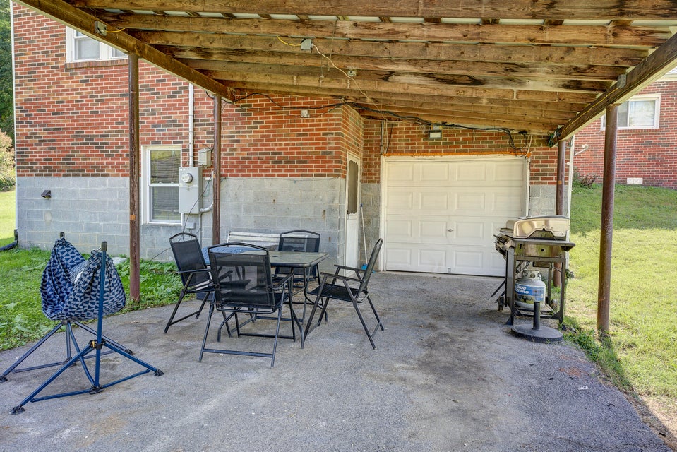 Photo #30: 733 Maple Avenue