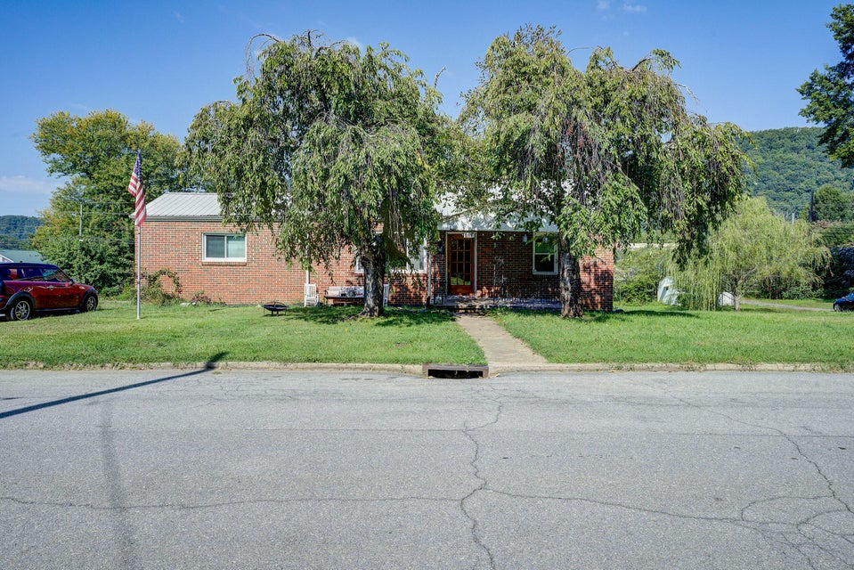 Photo #2: 733 Maple Avenue