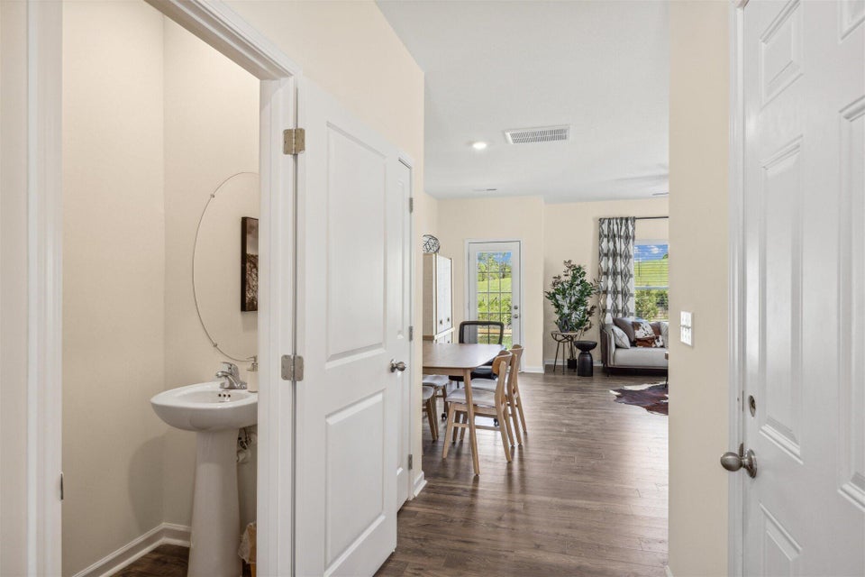 Photo #10: 728 Theobald Way