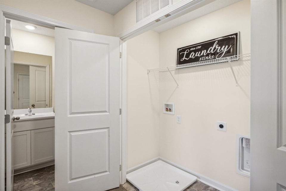 Photo #17: 728 Theobald Way