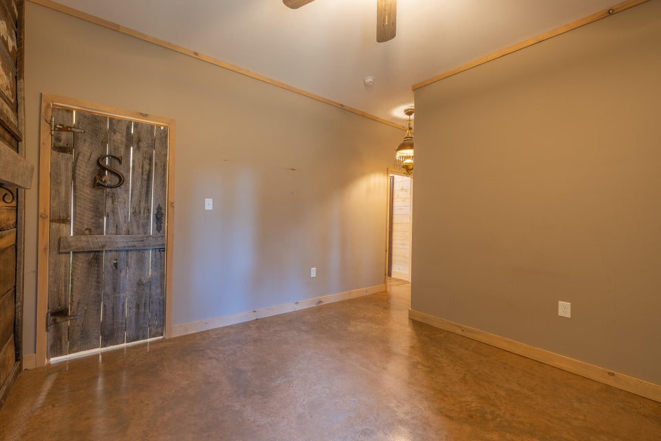 Photo #34: 4260 Bloomingdale Road