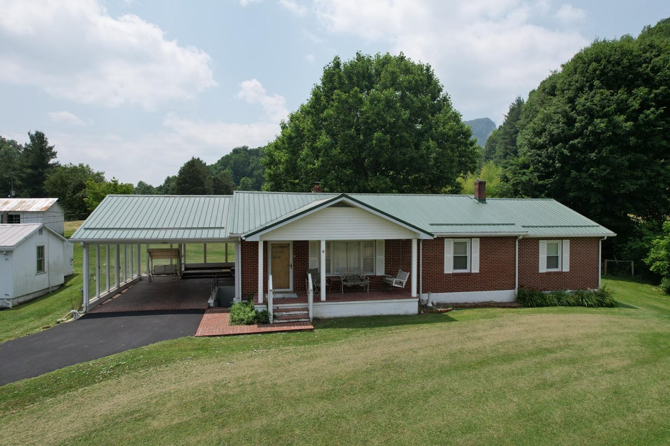 Photo #3: 3309 Pinebrook Lane