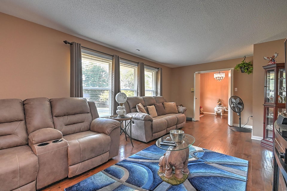 Photo #8: 300 Larkspur Drive