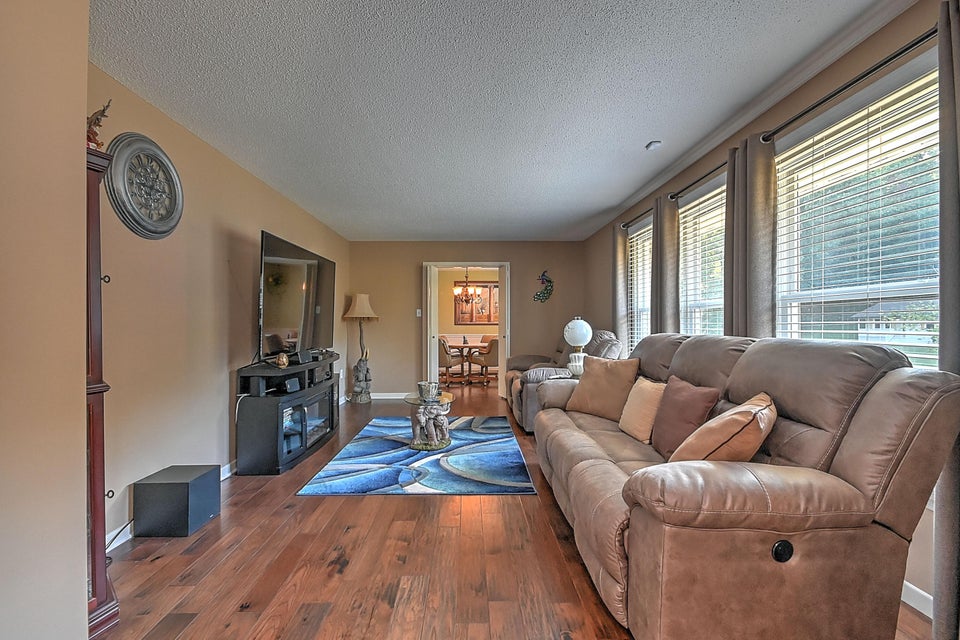Photo #9: 300 Larkspur Drive