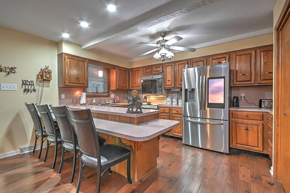 Photo #11: 300 Larkspur Drive