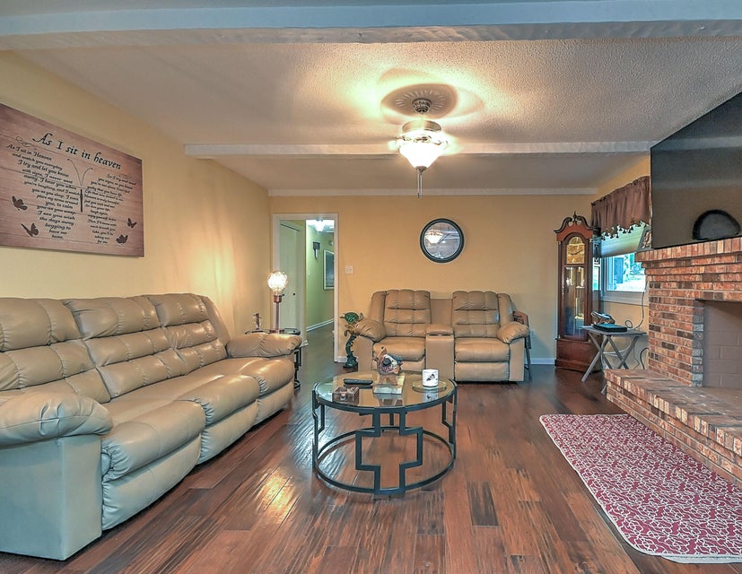 Photo #13: 300 Larkspur Drive
