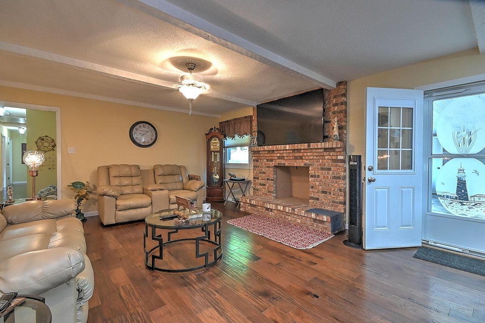 Photo #15: 300 Larkspur Drive
