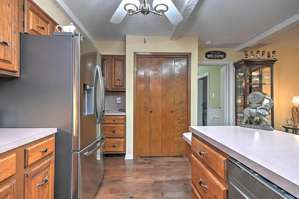 Photo #21: 300 Larkspur Drive