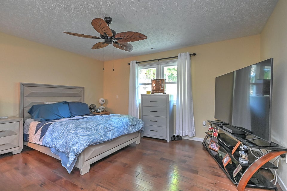 Photo #31: 300 Larkspur Drive