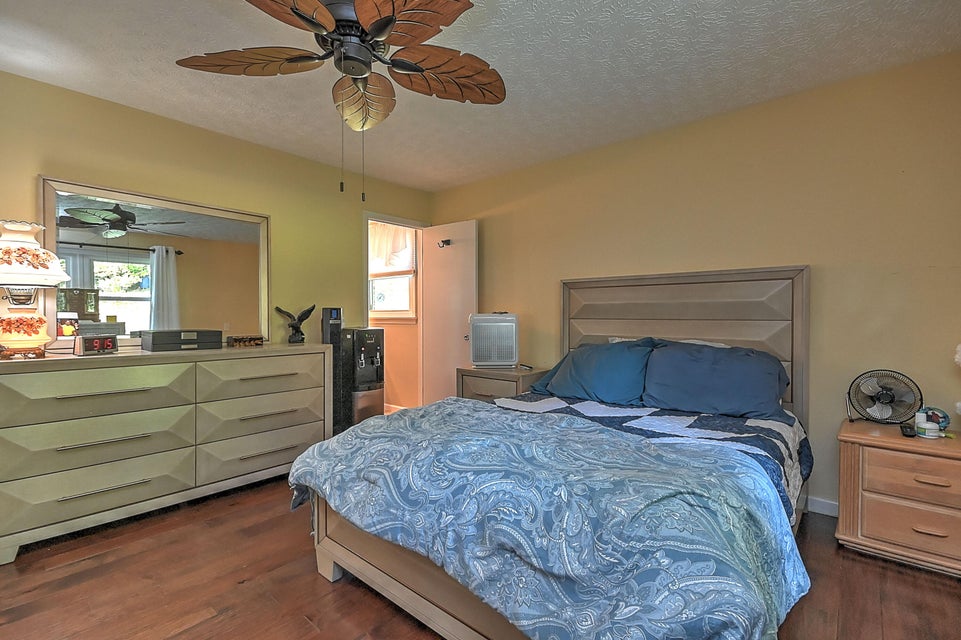 Photo #33: 300 Larkspur Drive