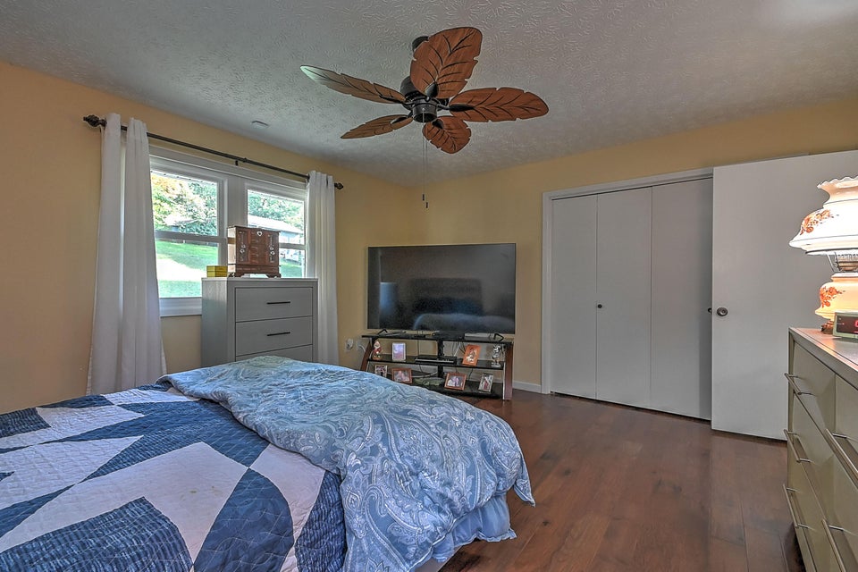 Photo #34: 300 Larkspur Drive