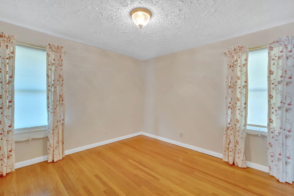 Photo #9: 823 Leigh Avenue