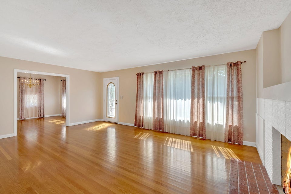 Photo #6: 823 Leigh Avenue
