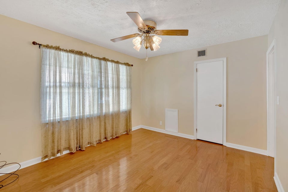 Photo #11: 823 Leigh Avenue