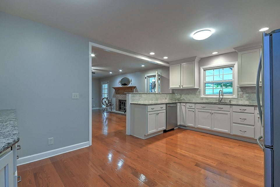 Photo #11: 904 Millercrest Drive