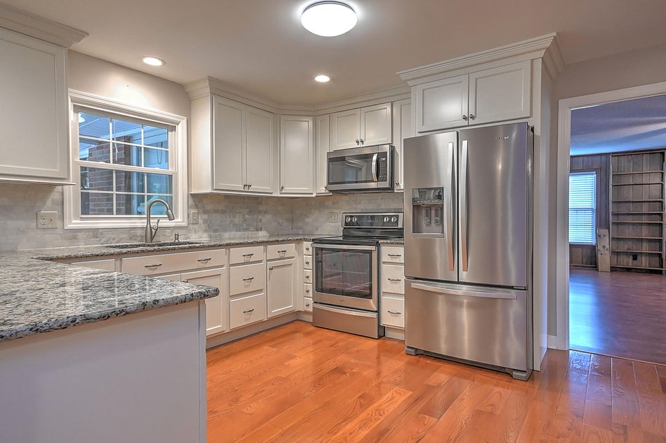 Photo #8: 904 Millercrest Drive
