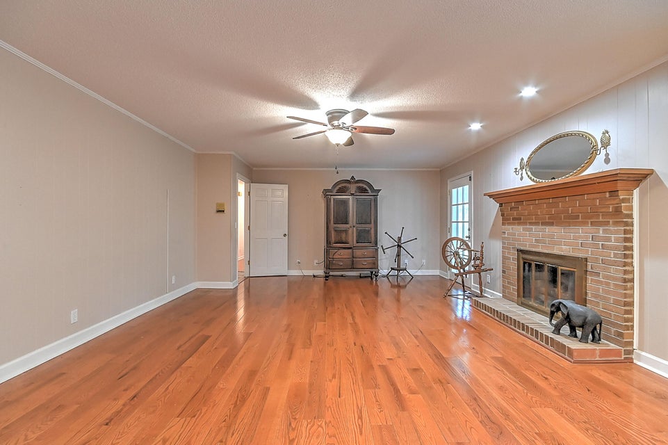 Photo #3: 904 Millercrest Drive