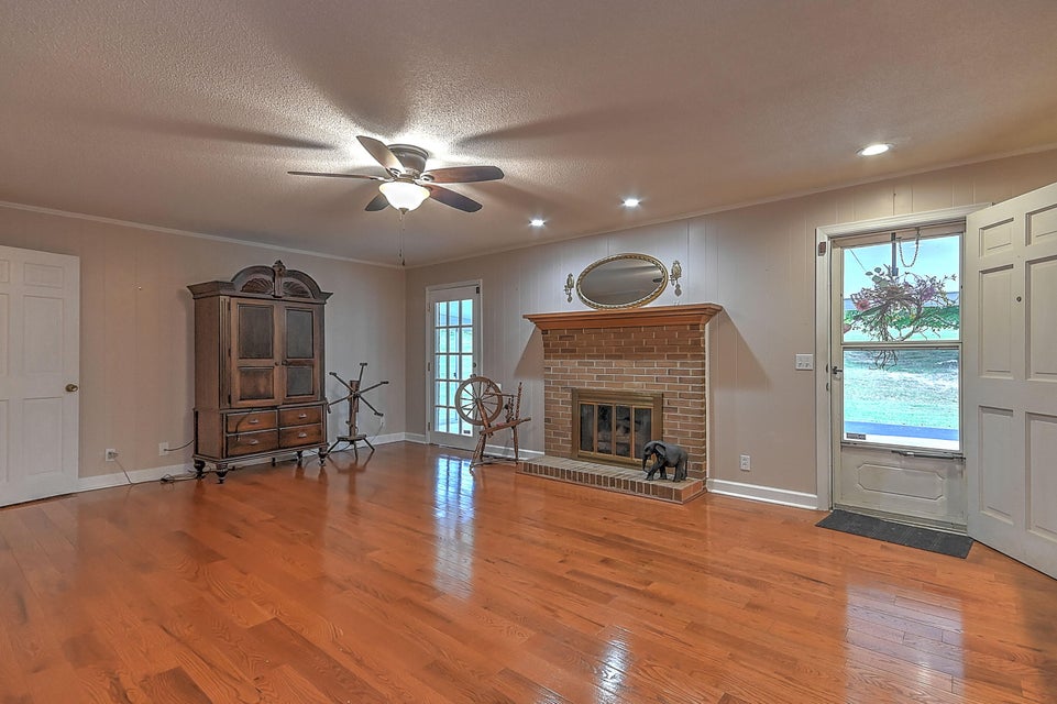 Photo #4: 904 Millercrest Drive