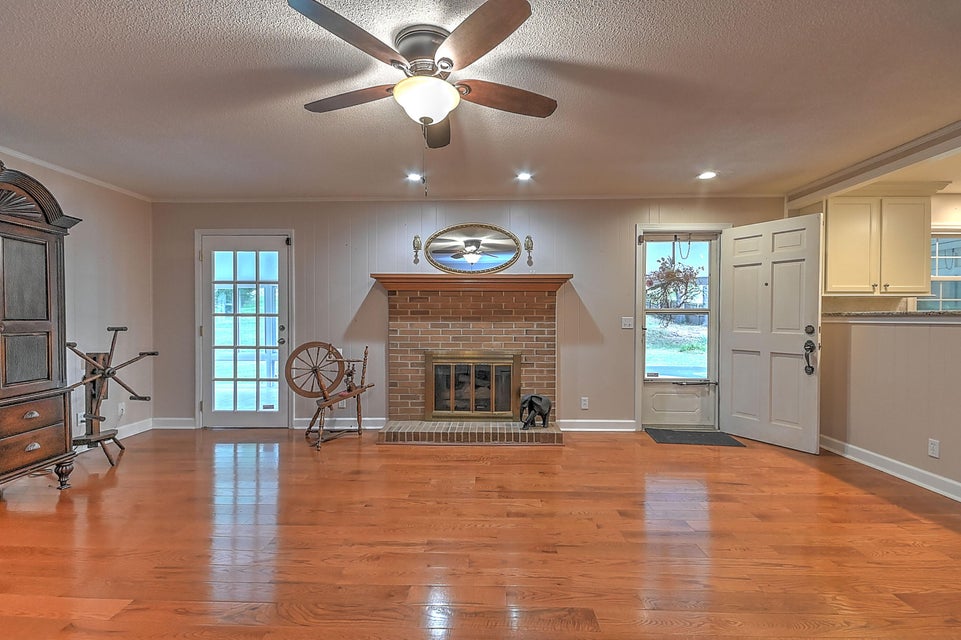 Photo #5: 904 Millercrest Drive