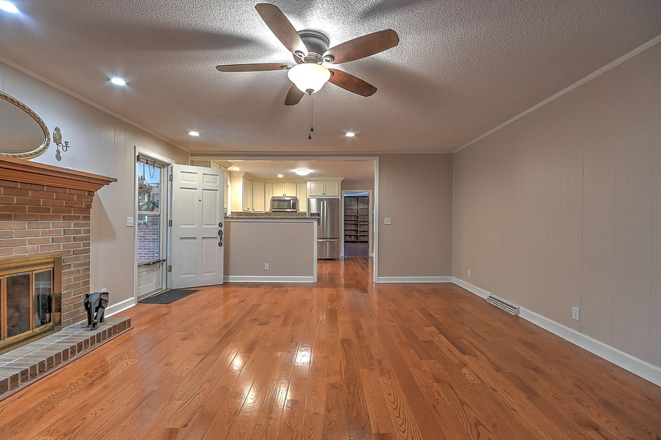 Photo #6: 904 Millercrest Drive