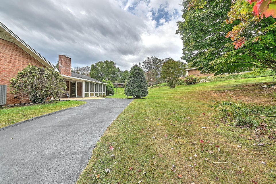 Photo #52: 904 Millercrest Drive