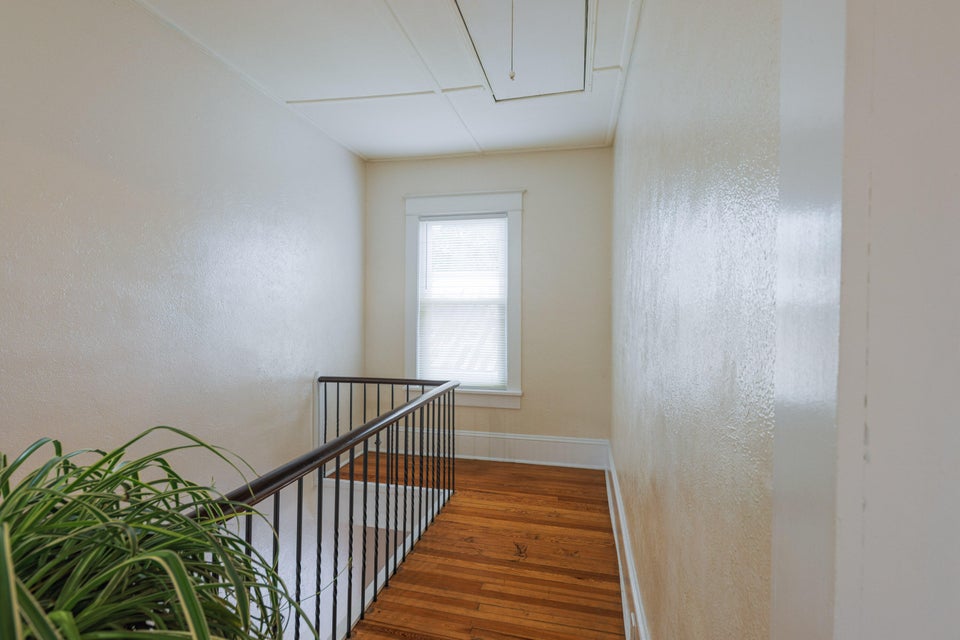 Photo #28: 305 Delaware Street