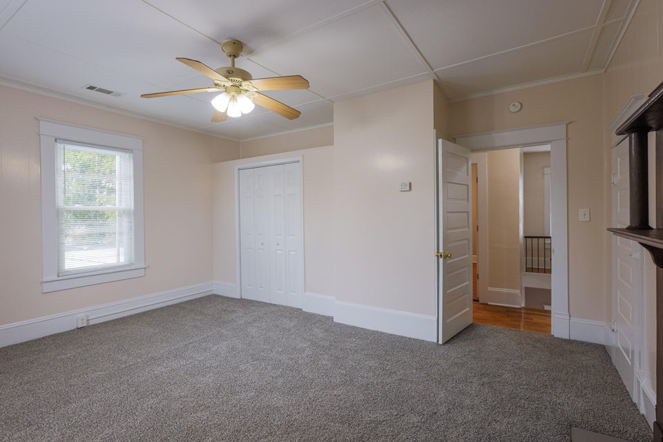 Photo #37: 305 Delaware Street