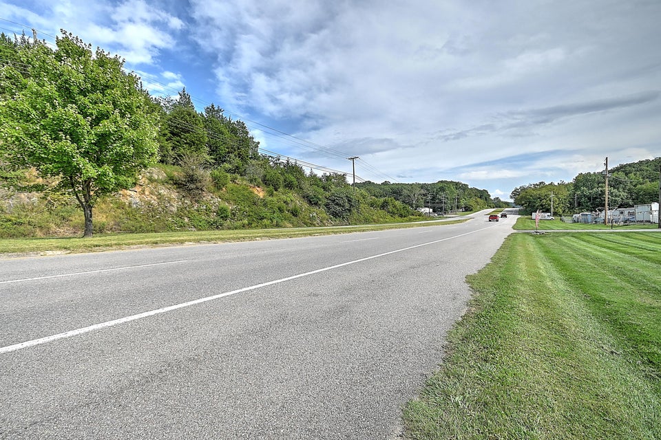 Photo #51: 954 Moreland Drive