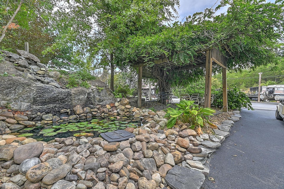 Photo #27: 954 Moreland Drive
