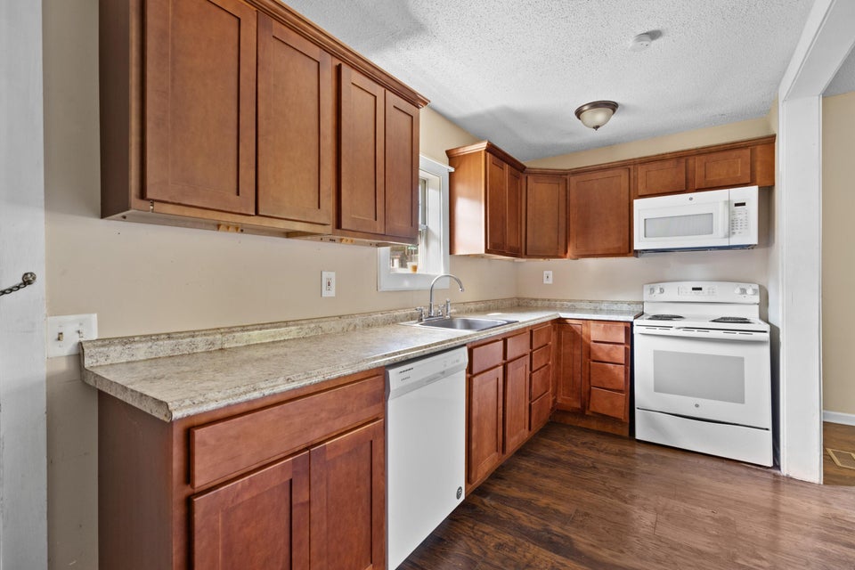 Photo #6: 2035 Tenneva Street