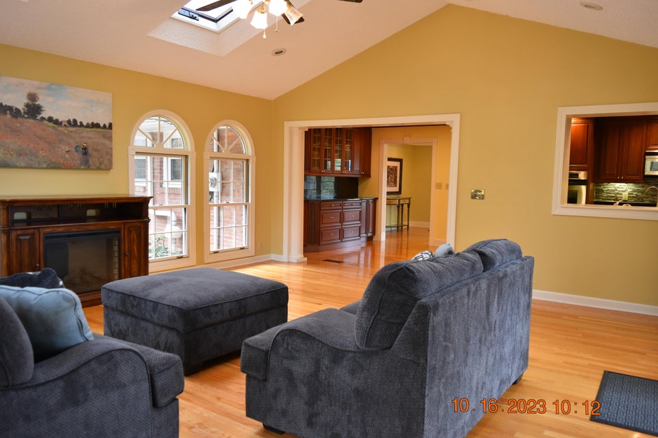 Photo #9: 908 Colfax Avenue