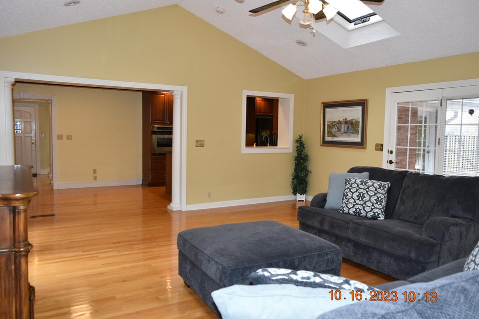 Photo #10: 908 Colfax Avenue