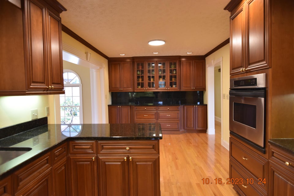 Photo #17: 908 Colfax Avenue
